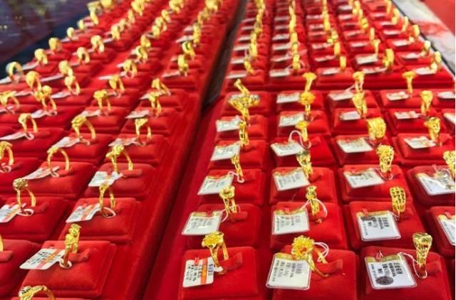 貴金屬黃金走勢(shì)今日行情分析_貴金屬克價(jià)_金店黃金價(jià)格比市場(chǎng)價(jià)貴100一克