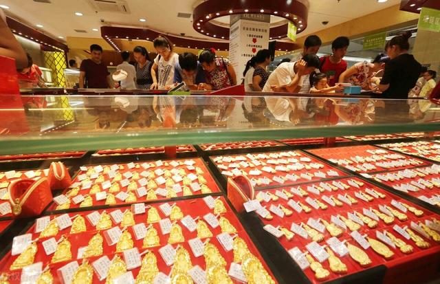 金店黃金價(jià)格比市場(chǎng)價(jià)貴100一克_貴金屬克價(jià)_貴金屬黃金走勢(shì)今日行情分析